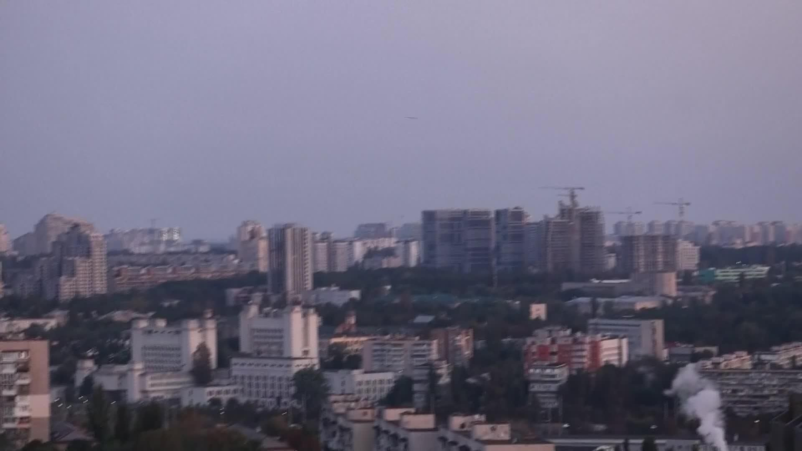 D001-UCRANIA COHETES RUSOS IMPACTAN EN KIEV