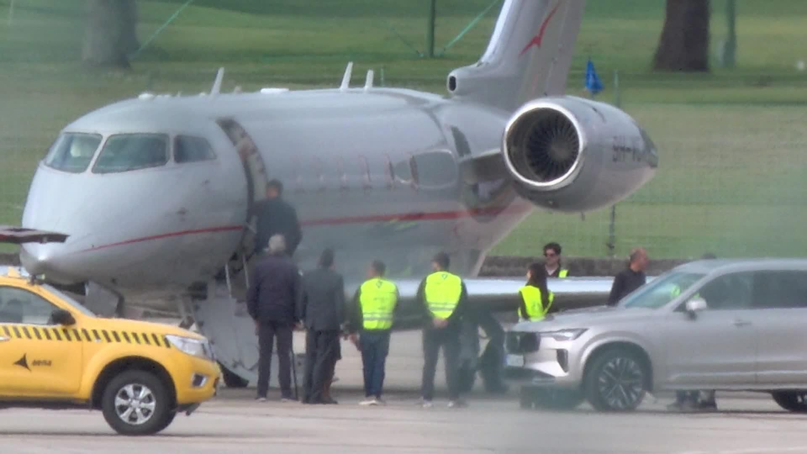 M084-VIGO LLEGADA REY EMERITO AEROPUERTO