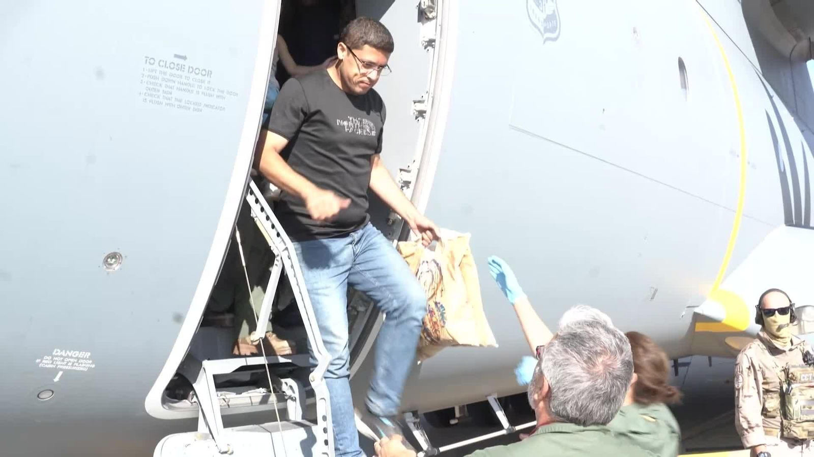 V036-ZARAGOZA LLEGADA NIÑOS GAZATIES ENFERMOS