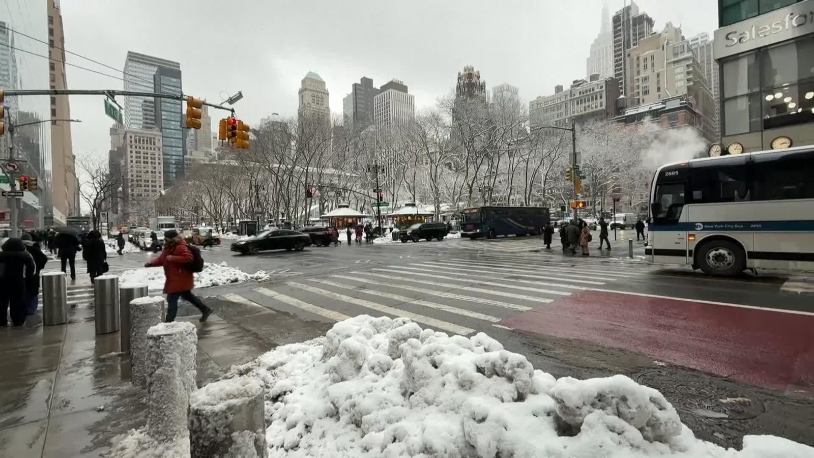 X065-EEUU REACCIONES DE CALLE AL DISCURSO DE TRUMP