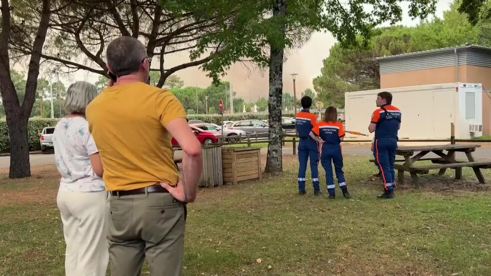 J056-FRANCIA INCENDIO MILES DE EVACUADOS