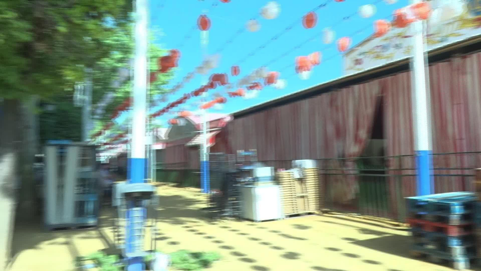 L048-SEVILLA EMPIEZA DESMONTAJE FERIA ABRIL