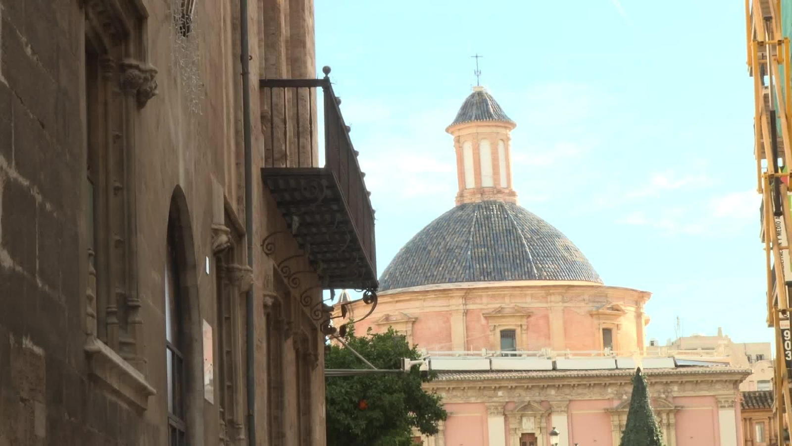 J037-VALENCIA PEREZ LLORCA CON VENEZOLANOS