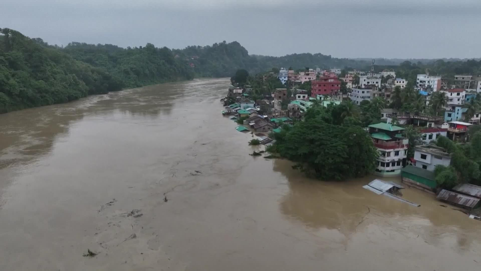 D024-BANGLADESH 51 MUERTOS TEMPORAL E INUNDACIONES