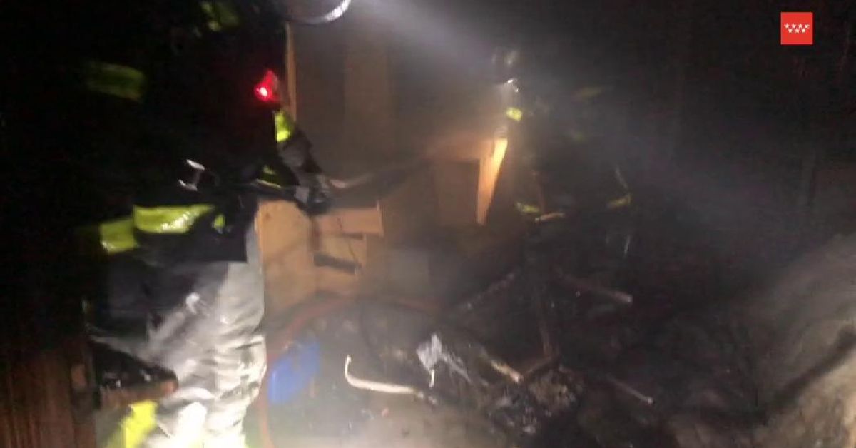 Un herido grave en el incendio de una vivienda en Madrid