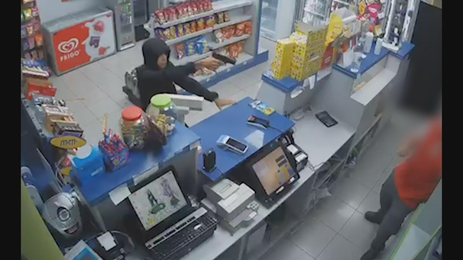 Detenidos tres jóvenes después de atracar tres veces la misma gasolinera en Murcia
