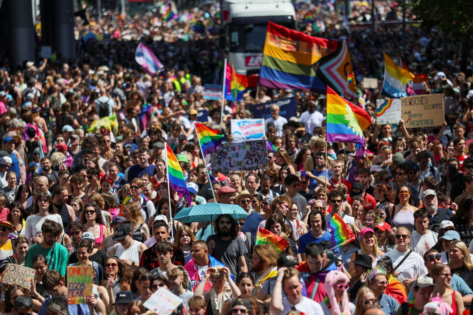 Berlín celebra su multitudinario Orgullo con cientos de miles de asistentes