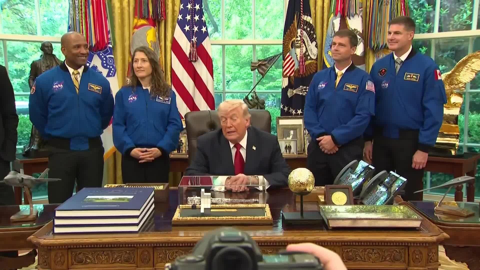va eeuu astronautas trump
