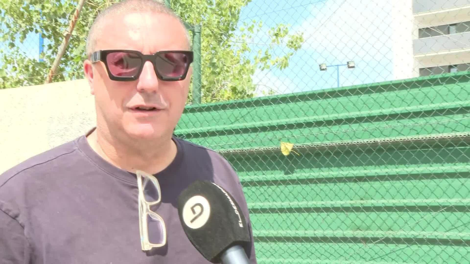D014-BARCELONA ENCUESTA FERMIN LOPEZ VENDER O NO VENDER