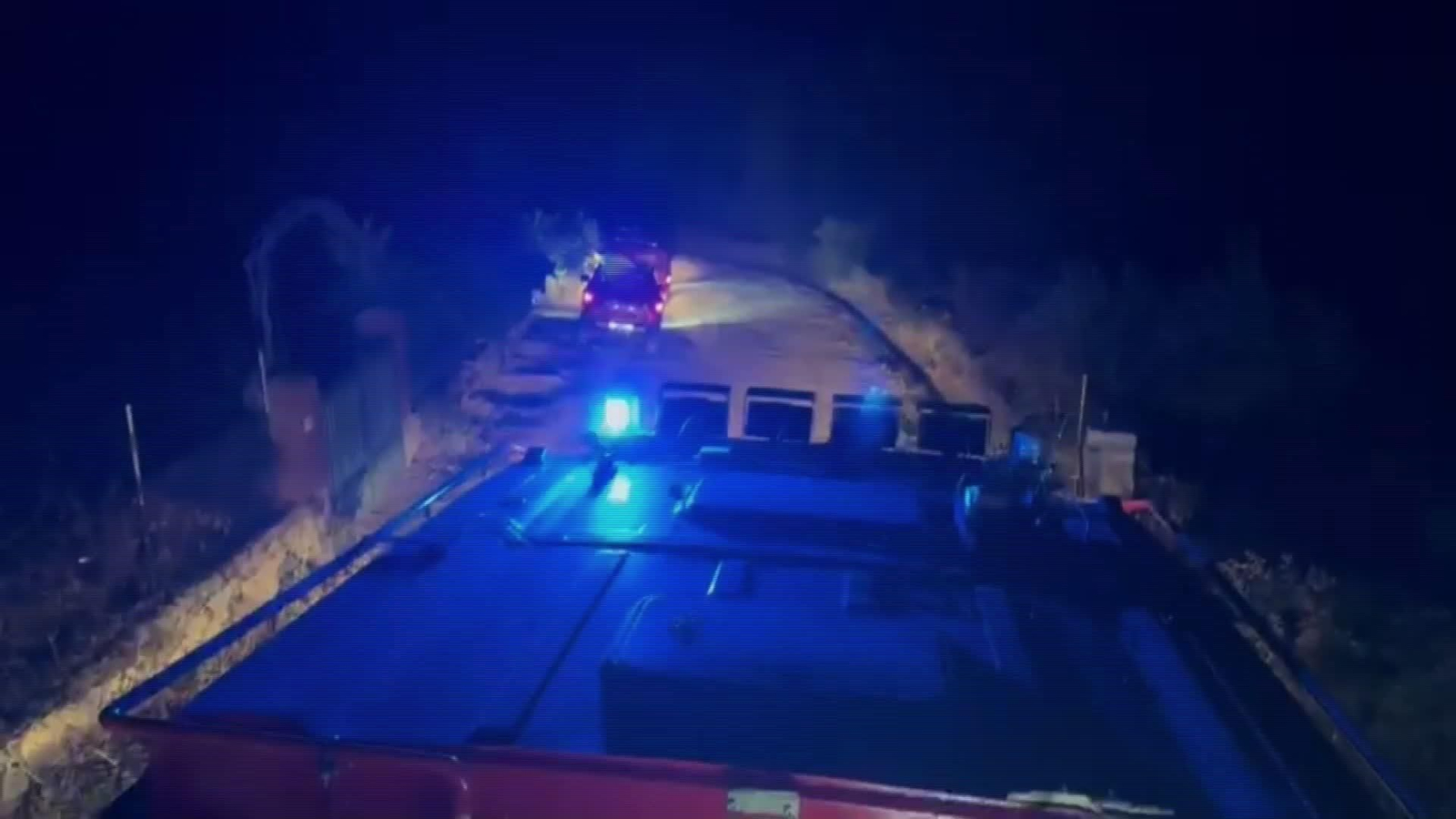 V014-IMAGENES UME INCENDIO BURGOHONDO NOCHE