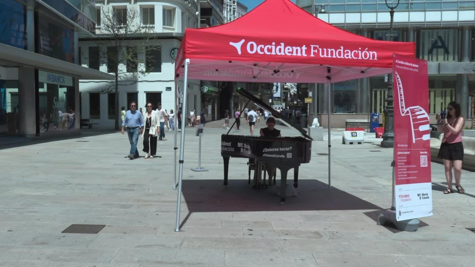 V046-A CORUÑA PIANOS EN LA CIUDAD