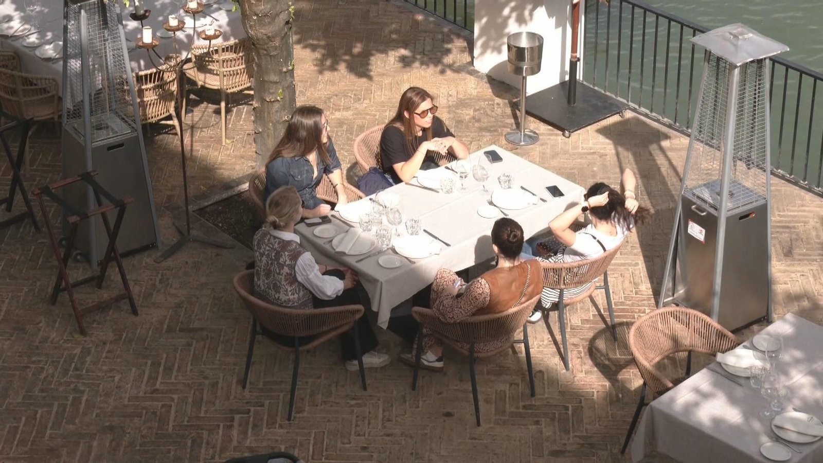 Comienza la misión imposible de todos los años: encontrar sitio para la cena de empresa