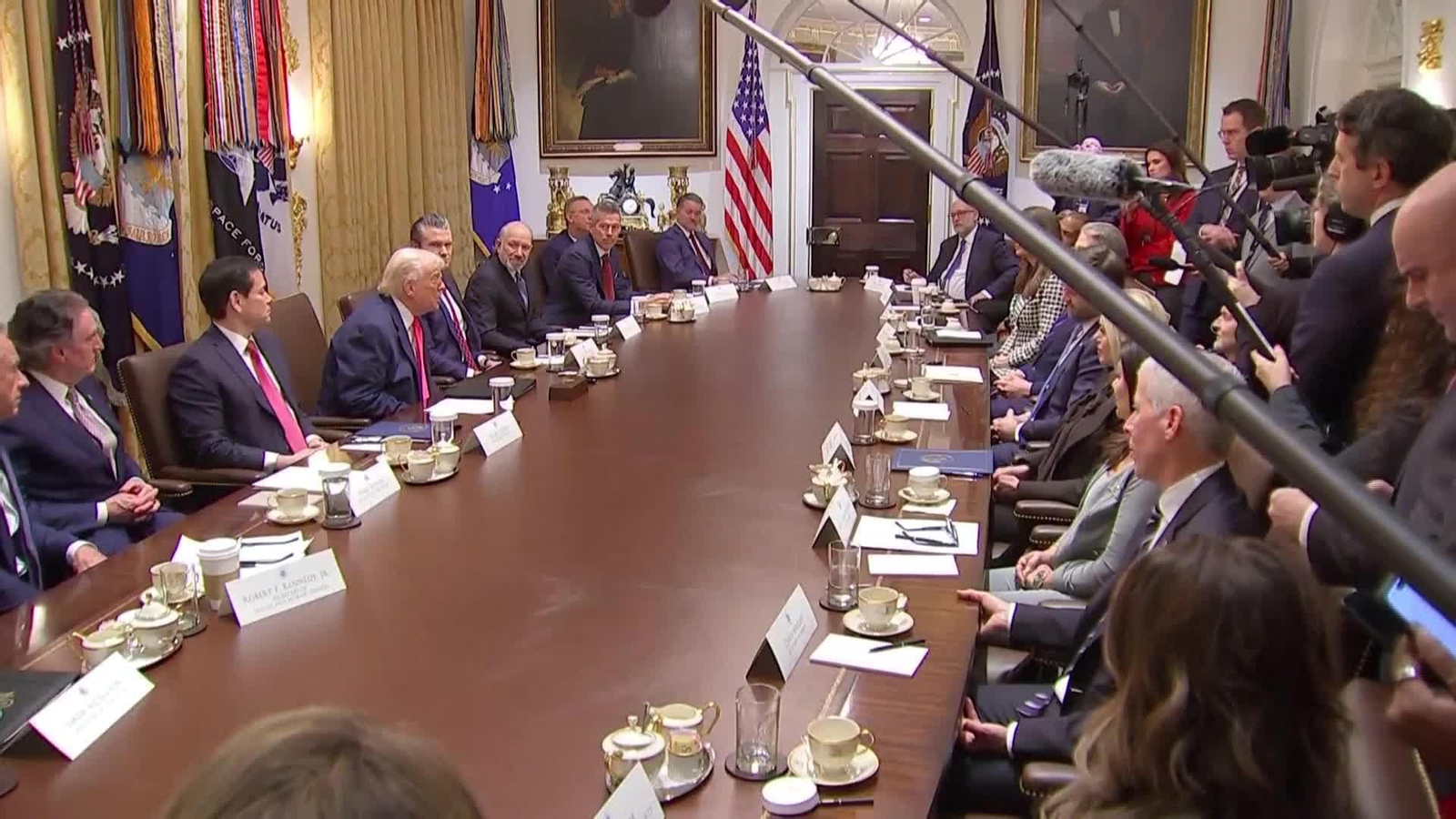 X005-EEUU TRUMP LLAMA BASURA SOMALIES